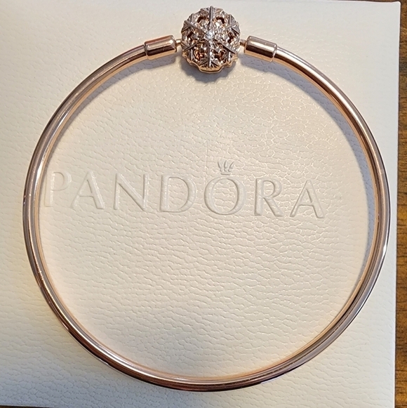 Pandora Moments Sparkling Snowflake Clasp Bangle Bracelet Rose gold plated - Picture 2 of 5